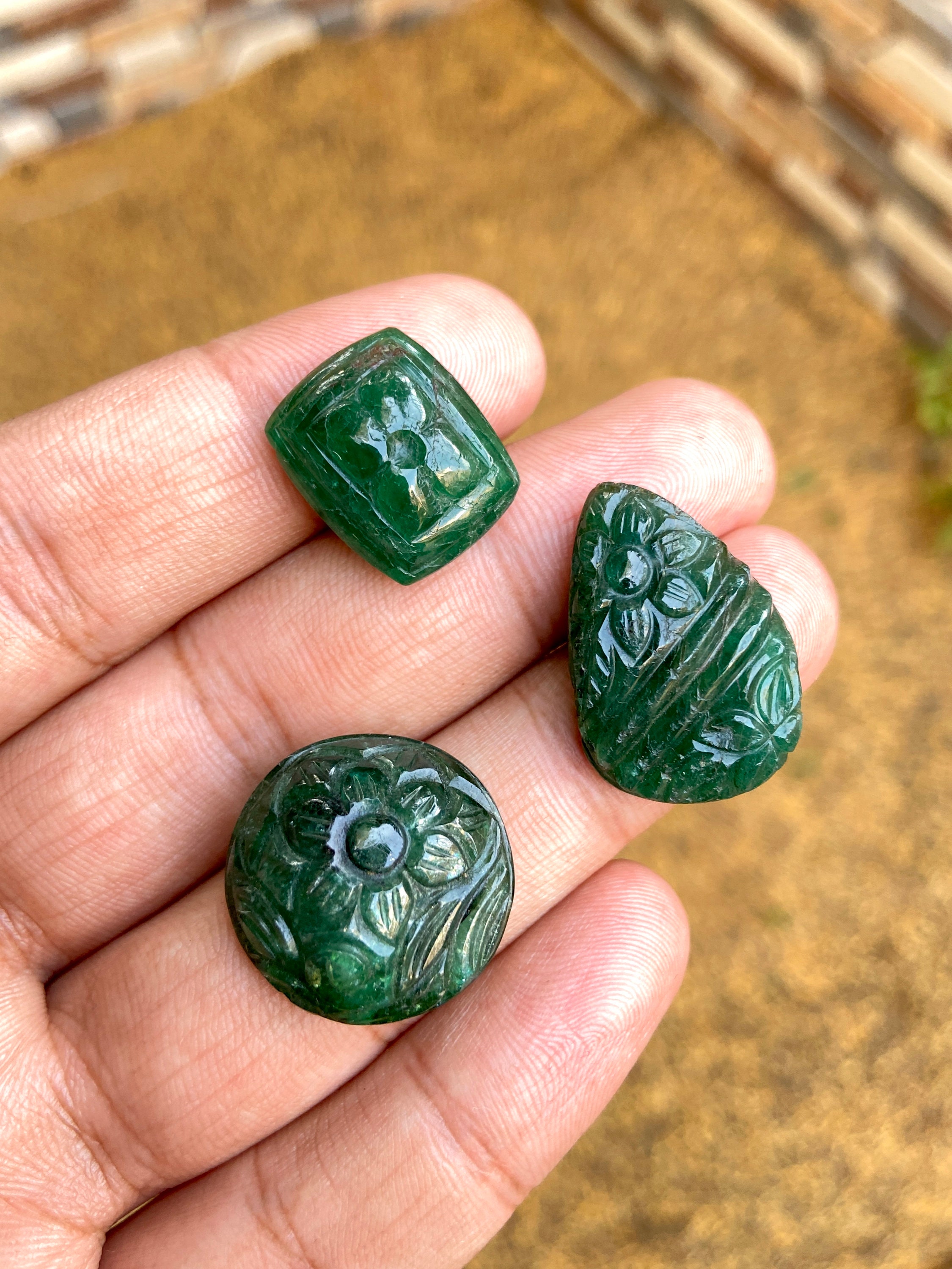 エメラルド原石　ザンビア　カッパーベルト 100% Natural Zambian Emerald Carving Stones, Unique Hand Carved