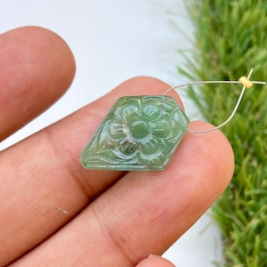 Vintage Natural Emerald Gemstone Hand Carved Gemstone ~~ Untreated & Earth Mined ~~ Emerald Pendant ~~ For Making Jewelry ~~ 21x16 mm