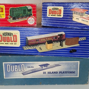 Vintage Hornby Dublo Model Railway Collection in Original Boxes / Four Vintage Model Train and Accessories image 1