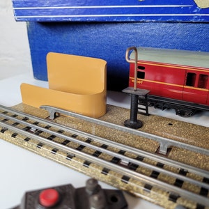 Vintage Hornby Dublo Model Railway Collection in Original Boxes / Four Vintage Model Train and Accessories image 7