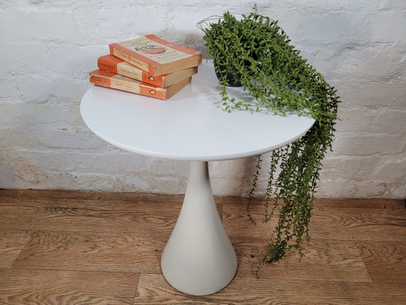 Vintage tulip side table deals