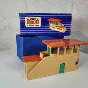 Vintage Hornby Dublo Model Railway Collection in Original Boxes / Four Vintage Model Train and Accessories image 4