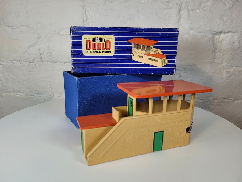 Vintage Hornby Dublo Model Railway Collection in Original Boxes / Four Vintage Model Train and Accessories image 4