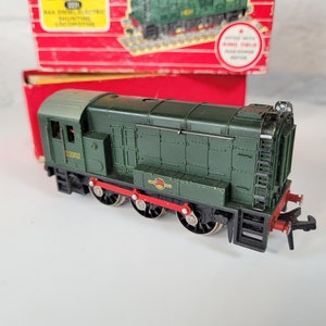 Vintage Hornby Dublo Model Railway Collection in Original Boxes / Four Vintage Model Train and Accessories image 3