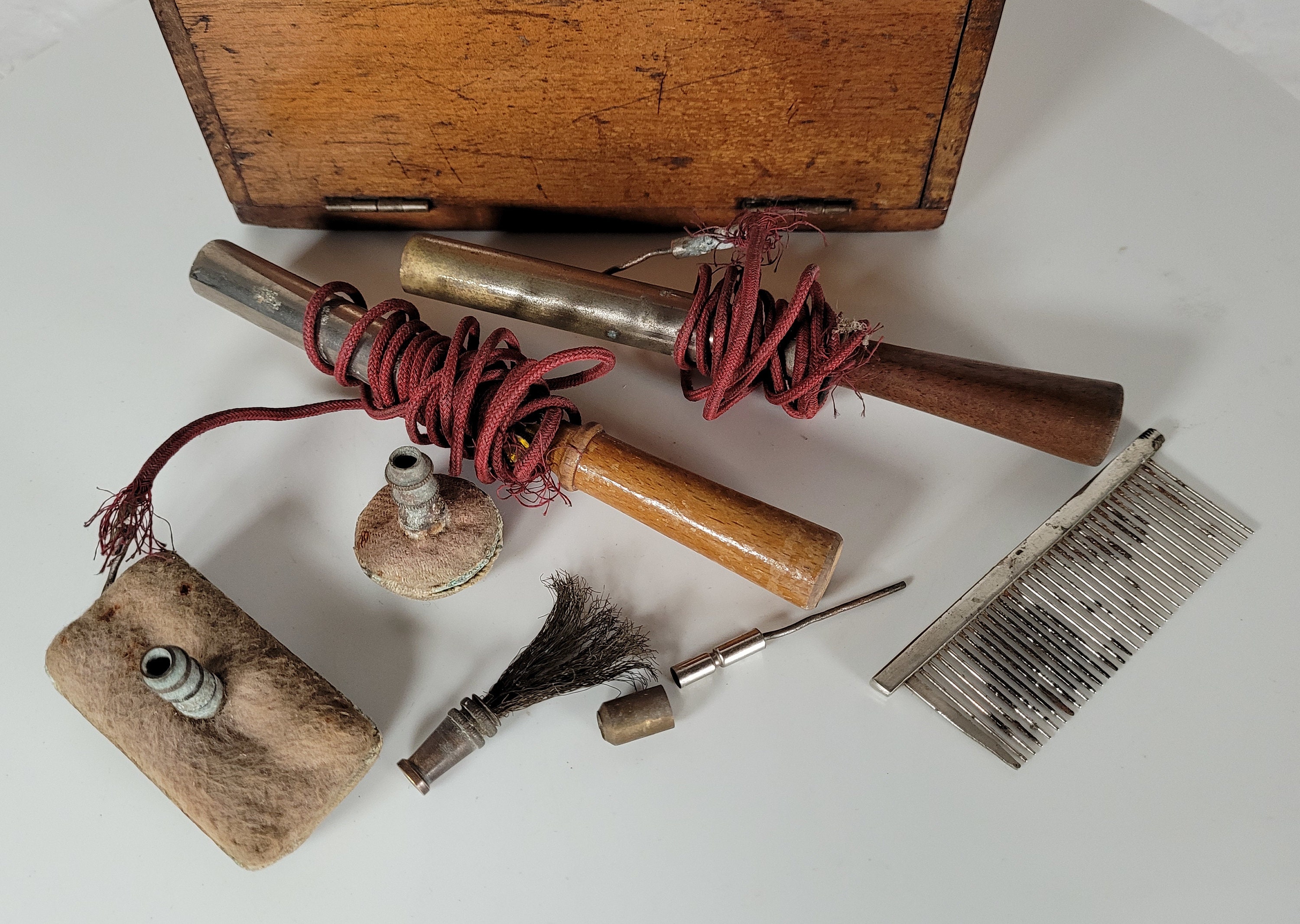 Antique Electrotherapy Machine With Batteries and Accessories / Vintage