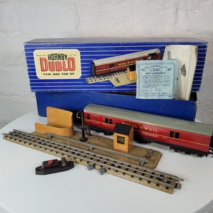 Vintage Hornby Dublo Model Railway Collection in Original Boxes / Four Vintage Model Train and Accessories image 6