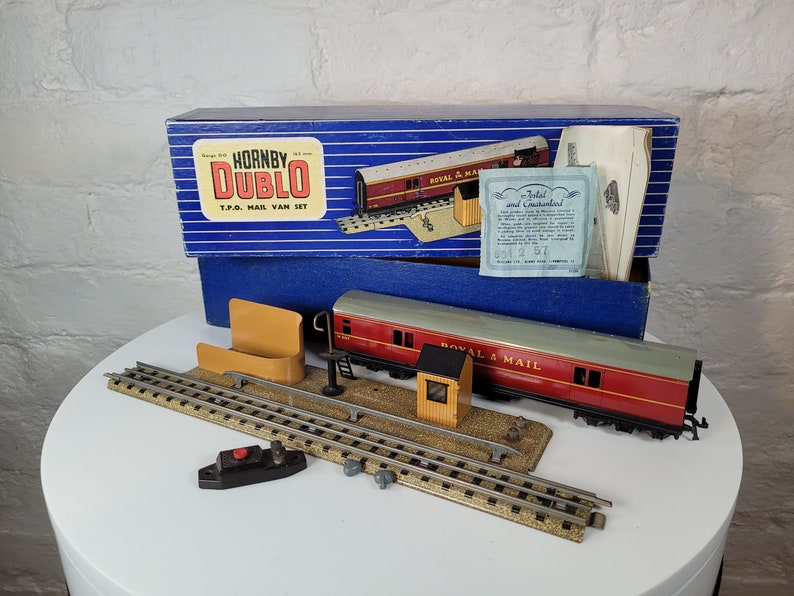 Vintage Hornby Dublo Model Railway Collection in Original Boxes / Four Vintage Model Train and Accessories image 6