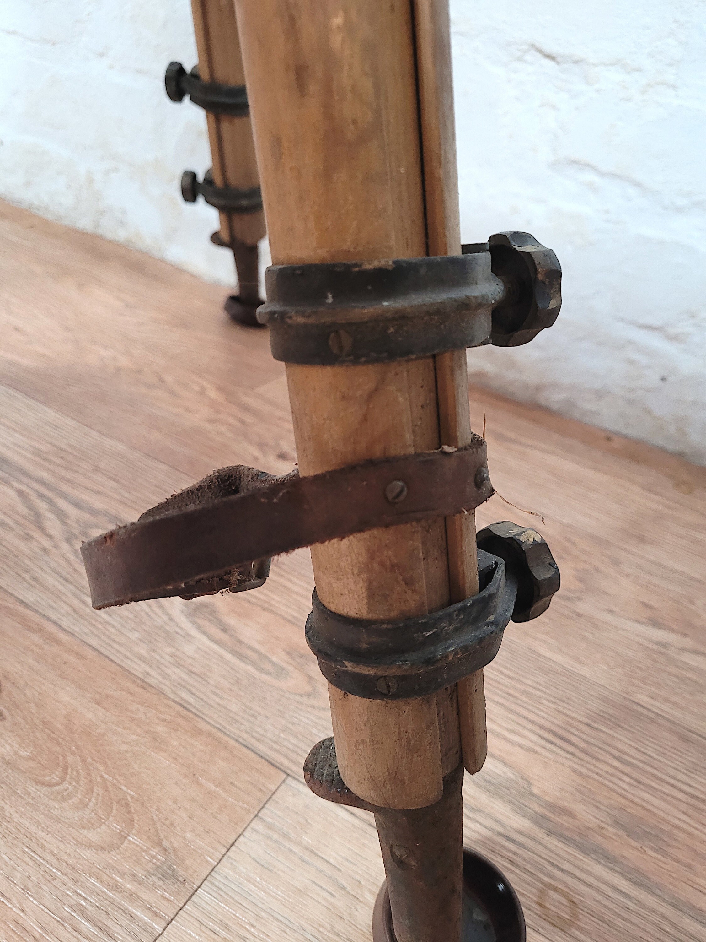 Vintage Wooden Tripod / Surveyor's Tripod - Etsy Vintage Wooden Tripod / Surveyor's Tripod - Etsy