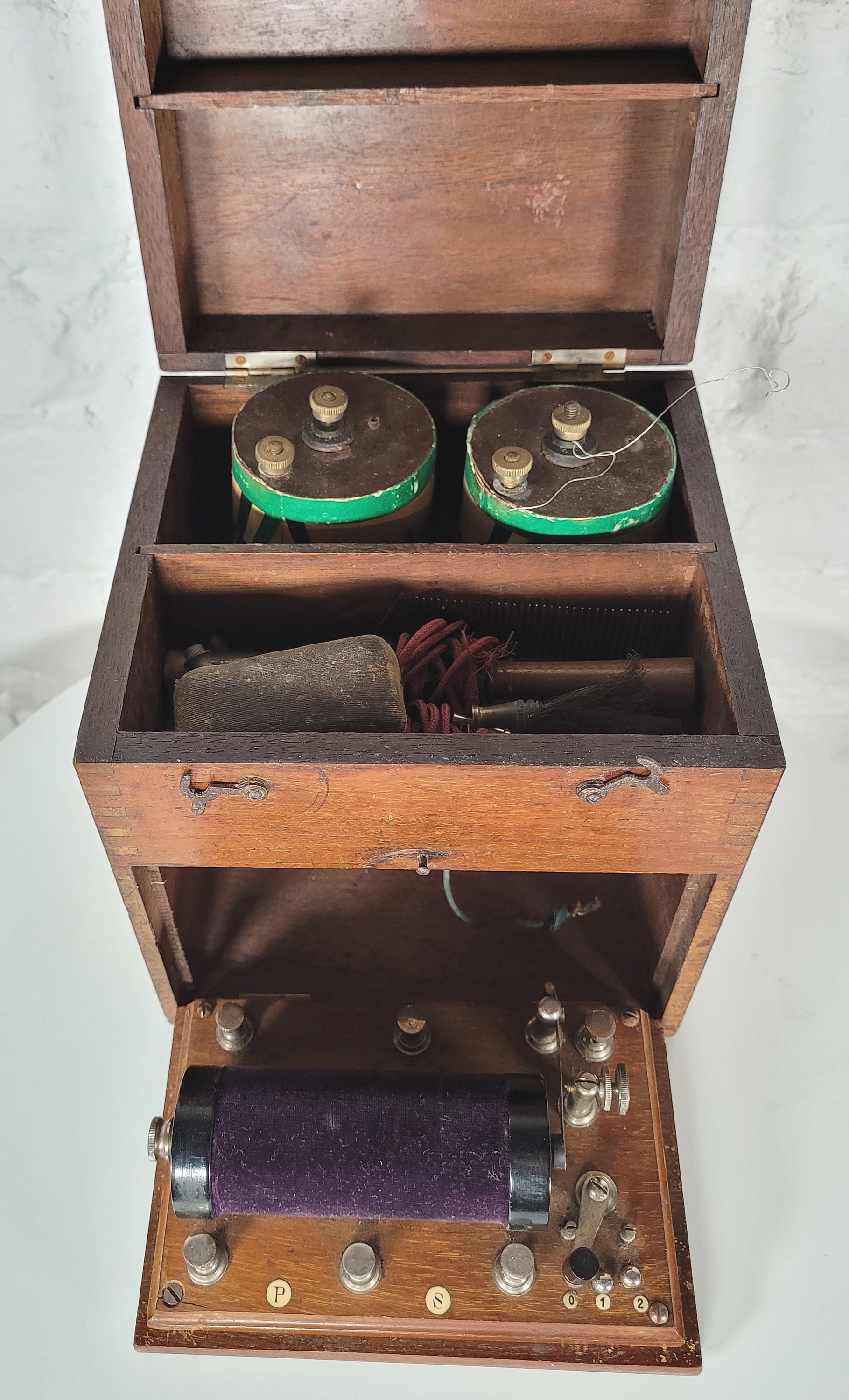 Antique Electrotherapy Machine With Batteries and Accessories / Vintage