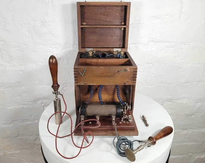 Antique Electrotherapy Machine With Batteries and Accessories / Vintage