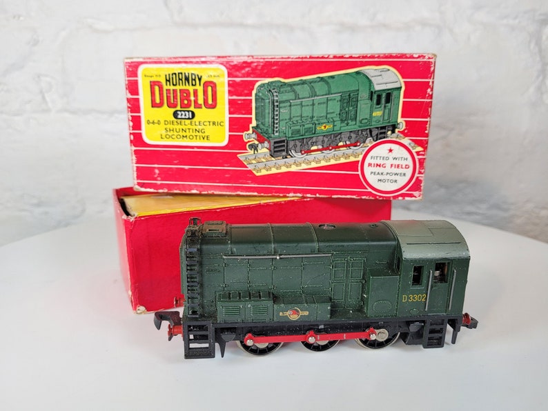 Vintage Hornby Dublo Model Railway Collection in Original Boxes / Four Vintage Model Train and Accessories image 2
