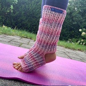 CROCHET PATTERN "Om" - yoga socks - pilates socks - easy - beginner-friendly - Instant Download PDF