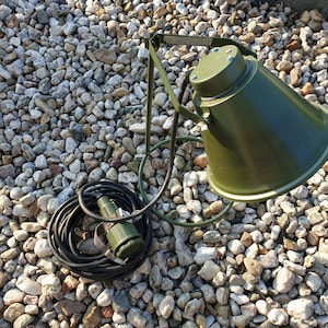 DDR Lampe mit Zubehör VEB Leuchtenbau Leipzig Schirmlampe NVA Industriedesign Industrial Vintage Originalzustand unverbastelt