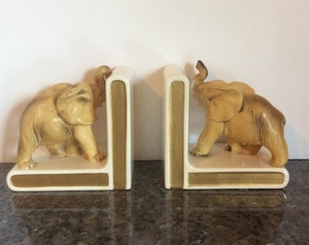 Vintage Elefant Porzellan Buchstützen. Links. Sehr detailreich.
