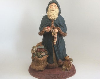 Juni C. McKenna "Victorian" Weihnachtsmann." 285/4000. 1986. Weihnachtsmann trägt eine Packung Spielzeug, Teddy Bär und Strumpf.