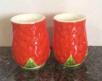 Erdbeer Milchglas Tassen. 100 g. Kinderbrille. Dimpled Seiten.