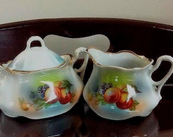 Zuckerdose und Milchkännchen. Obst Motiv. Goldrand.