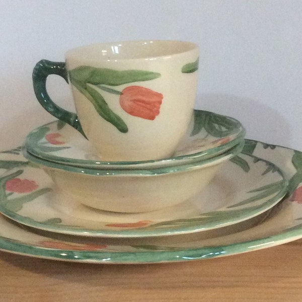 Tulip by Franciscan 5 Piece Setting. Vintage 1980's Earthenware Made in England