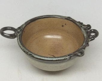 Studio Keramik. Hergestellt in Vermont. Signiert Huddleston. Zweifarbiger gesprenkelter Blumentopf. Kunstvoll.