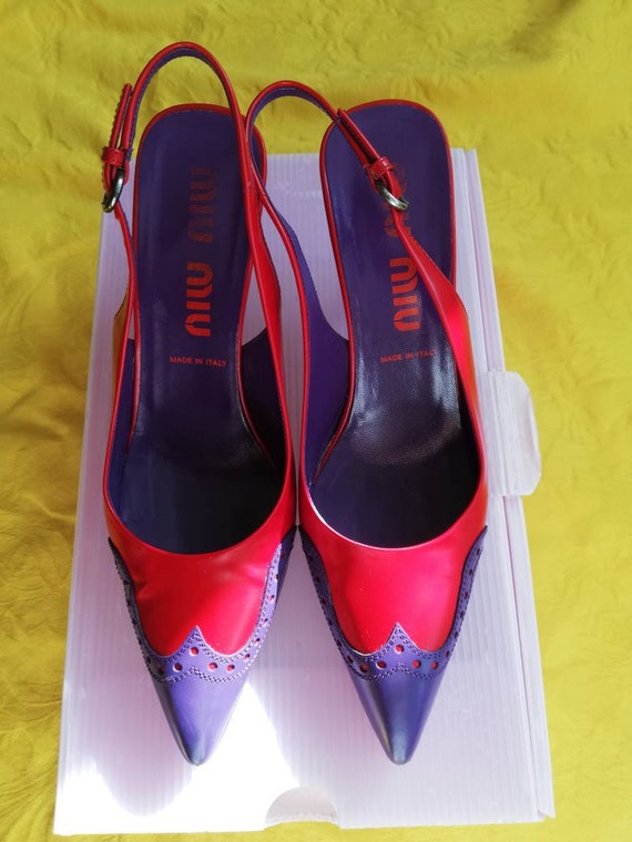 90s Miu Miu two tone sling back kitten heels. - image 6