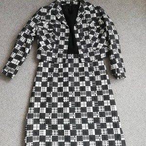 Lovely 60s dress and suit in black and off white geometric pattern. Very good vintage condition and quality.