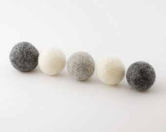 5 Wool balls for cats , the kitty toy set