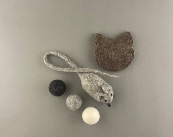 Juego de juguetes para gatos con 5 juguetes naturales para gatos.