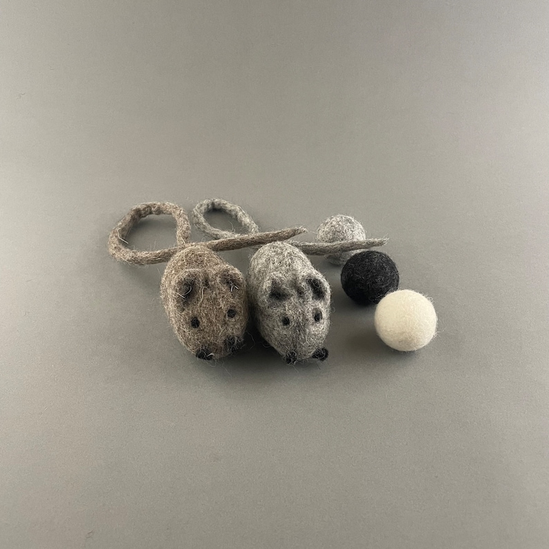 Natural cat toy set, cat mouse toy with wool balls zdjęcie 1