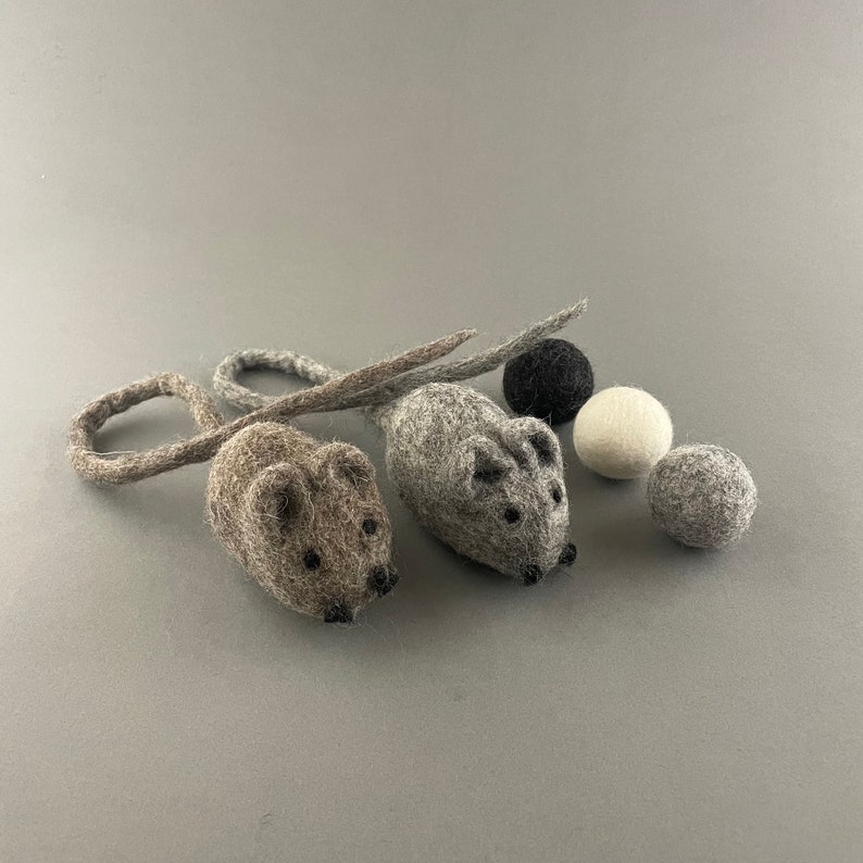 Natural cat toy set, cat mouse toy with wool balls zdjęcie 5