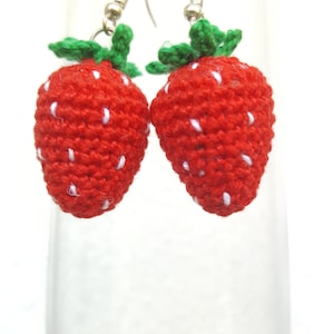 orecchini all&#39;uncinetto alla fragola