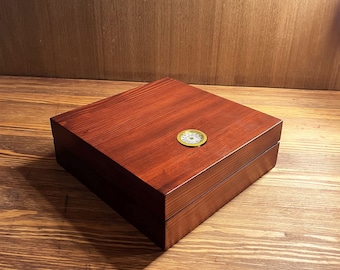 Cigar Humidor Cedar Wood 20-25 Cigars with Analog Hygrometer