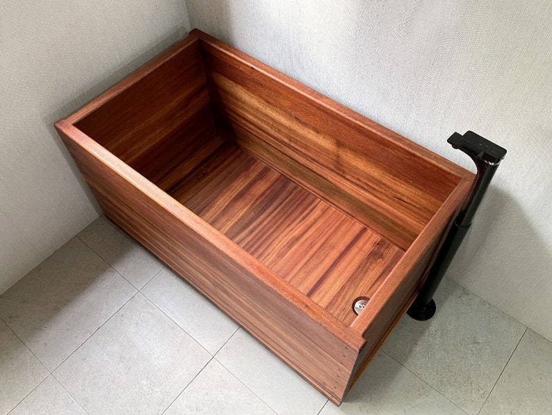 Ofuro Wooden Soaking Bathtub Mahogany Sipo Wood Customizable image 5