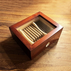Cigar Humidor Cedar Wood 25-50 Cigars with Analog Hygrometer 2 Seperator