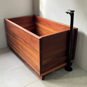 Ofuro Wooden Soaking Bathtub Mahogany Sipo Wood Customizable image 4