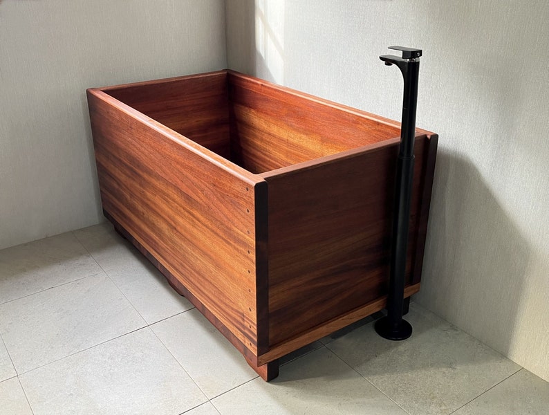 Ofuro Wooden Soaking Bathtub Mahogany Sipo Wood Customizable image 4