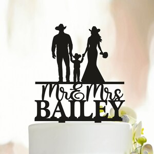 Topper per torta cowboy con famiglia, Topper per torta nuziale, Topper per torta nuziale di famiglia, Topper per torta di famiglia cowboy con ragazzo, Topper per torta con cane A269