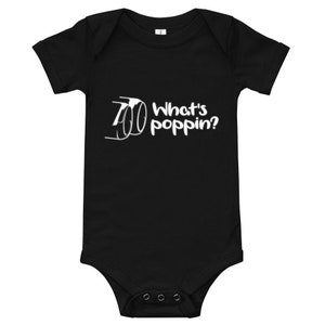 MMT „What's Poppin?” Jednoczęściowy kombinezon z krótkim rękawem dla niemowląt