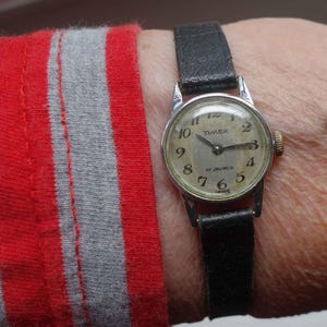 Vintage TIMEX 17 Jewels Women&#39;s Mechanical Wrist Watch made in Mexico