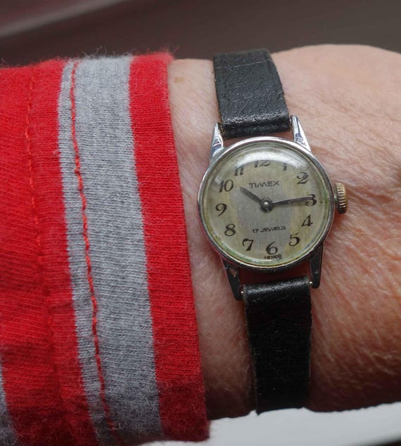 Vintage TIMEX 17 Jewels Women display picture 3