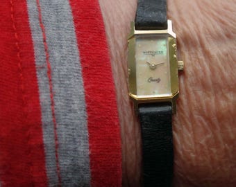 Montre à quartz vintage WITTNAUER pour femme avec service d'entretien et cadran en ormeau naturel