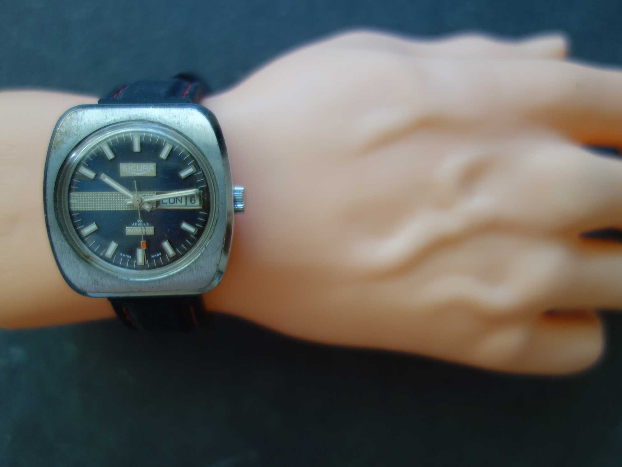 Montre Vintage Sicura Collins Breitling 17 - Remontage Manuel - Boîtier 36mm - Modèle F999