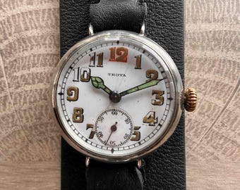 Montre trench suisse d'officier de la Première Guerre mondiale vintage en argent sterling par TROYA
