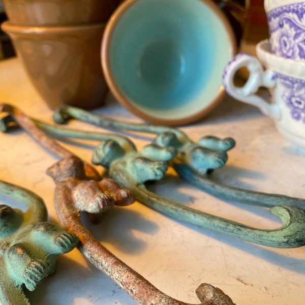 Vintage Cast Iron Monkey S Hooks Garden Country Farmhouse