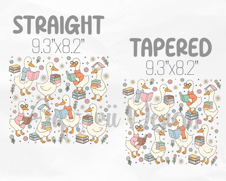 Pu&ograve; includere: Illustrazione di oche dei cartoni animati che leggono libri, indossano sciarpe, maglioni e occhiali. L'immagine include il testo "STRAIGHT 9.3"x8.2"" e "TAPERED 9.3"x8.2"". Le oche sono circondate da fiori e libri. Misure: 23,6 cm x 20,8 cm.
