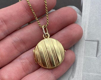 10k Gold Stripe Craved Circle Locket Charm Pendant