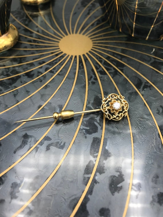 Antique Victorian 14k Gold Wreathed .20ct Diamond 