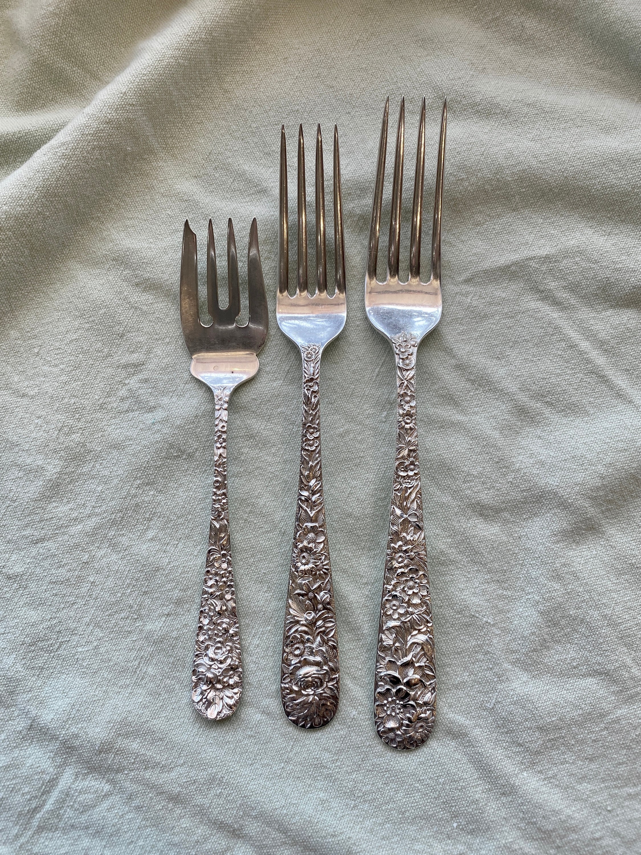 【S.Kirk & Son】【純銀】レターナイフ 花々が彩る スターリング 7 Piece “S. Kirk & Son” Sterling Silver Floral Reprousse Place