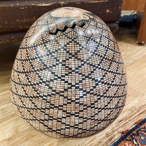 11&quot; Mata Ortiz Signed Egged Pottery Vase w Dancing Hares