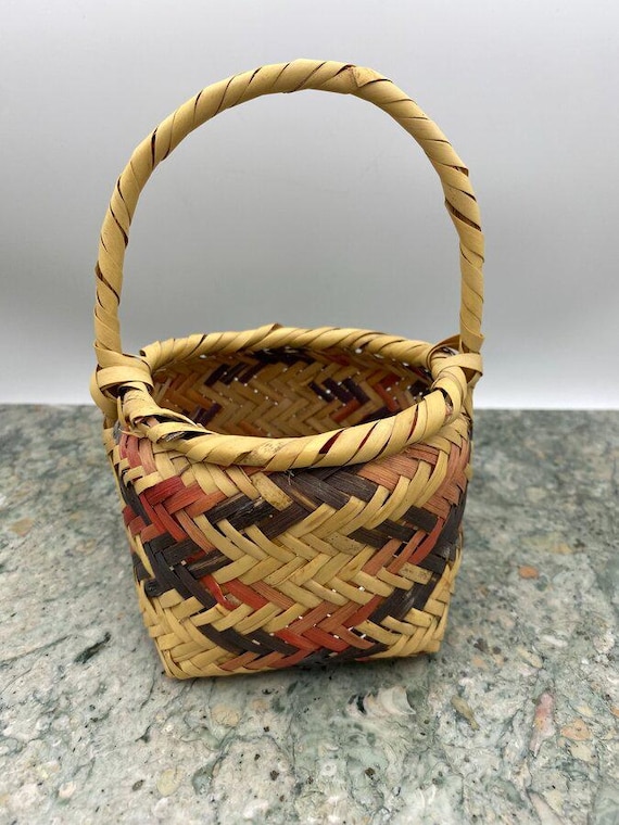 Native Swampcane Choctaw Egg Handled Basket (Conehatta, MS)