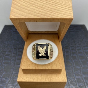 Men&#39;s 10k Black Hills Gold Onyx Eagle Signet Ring